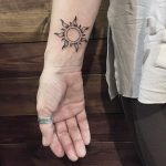 tatuaje sol para hombres 7 - tatuajes del sol