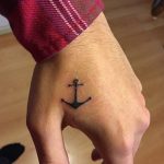 +67 Ideas para Tatuajes de Anclas y sus Significados - Tatuajes Geniales tatuajes anclas minimalistas 9 - tatuajes de anclas