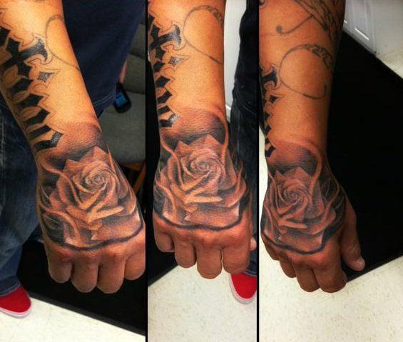 tatuajes de rosas para hombres 2 e1486136343721 - tatuajes de rosas