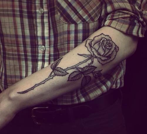 tatuajes de rosas para hombres 3 - tatuajes de rosas