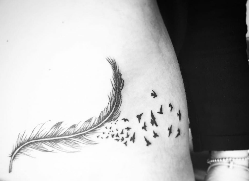 Featured image of post Tatuajes En La Cadera Para Mujer Al igual que los tatuajes de peque o tama o