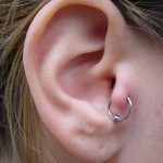 Piercing Tragus: La Guía Definitiva que necesitas - Tatuajes Geniales tragus piercing 18 - tragus