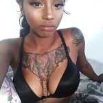 101 Tatuagens Feminina: Elegante e Bonita para Mulheres - Grandes Tatuagens tatuajes de mujeres negras morenas 1 - Tatuagens Feminina