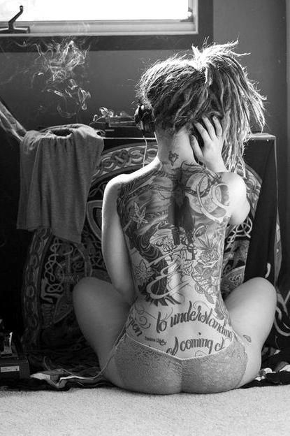 tatuajes de mujeres rastas 4 - Tatuagens Feminina