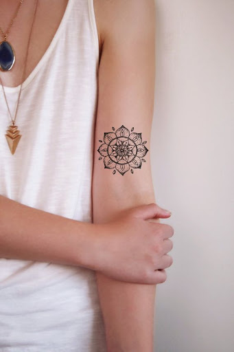 tatuajes mandalas mujeres 7 - tatuajes de mándalas