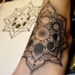 + 84 Ideas para Tatuajes de Mándalas y Diseños TOP - Tatuajes Geniales tatuajes mandalas pie 3 - tatuajes de mándalas