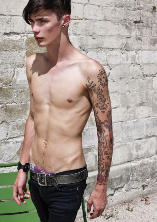 Guía Definitiva de los Tatuajes para Hombres - Tatuajes Geniales tatuajes para hombres hombres flacos delgados 2 - tatuajes para hombres