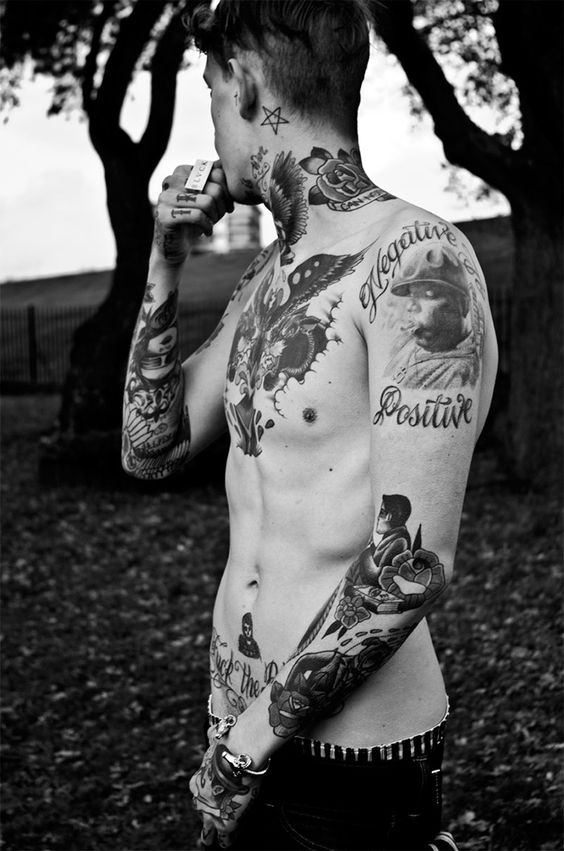 tatuajes para hombres hombres flacos delgados 3 - tatuajes para hombres