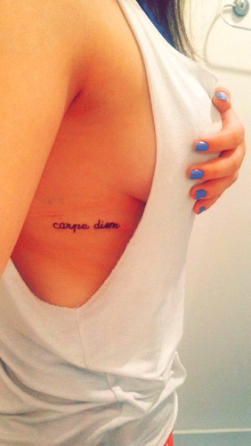 tatuajes carpe diem costilla 2 - carpe diem