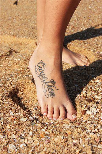 tatuajes carpe diem pies 2 - carpe diem