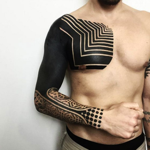 Guía Definitiva de los Tatuajes para Hombres - Tatuajes Geniales tatuajes hombres blackwork a color 4 - tatuajes para hombres
