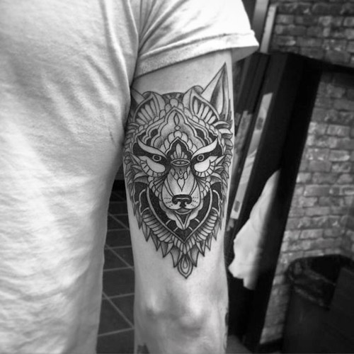 tatuajes de lobos en el antebrazo