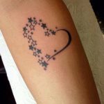 85 Tatuajes de Corazones originales y sus significados - Tatuajes Geniales tatuajes corazones estrellas 1 - tatuajes de corazones