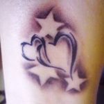 85 Tatuajes de Corazones originales y sus significados - Tatuajes Geniales tatuajes corazones estrellas 5 - tatuajes de corazones