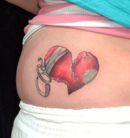 tatuajes corazones rotos apuñalados 1 - tatuajes de corazones