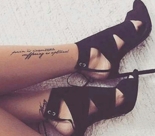 frases tatuajes mujeres brazos pie significado castellano 6 - frases para tatuajes