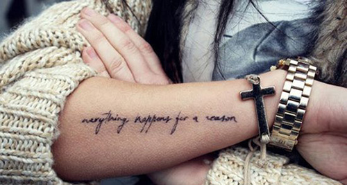frases tatuajes mujeres brazos pie significado castellano 7 - frases para tatuajes