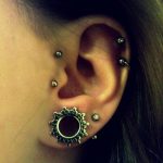 Piercing Tragus: La Guía Definitiva que necesitas - Tatuajes Geniales piercing tragus vertical 1 - tragus