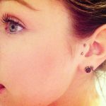 Piercing Tragus: La Guía Definitiva que necesitas - Tatuajes Geniales piercing tragus vertical 3 - tragus