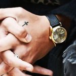 portada tataujes de cruces -