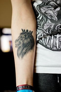tattoo leones corona 5 - leones