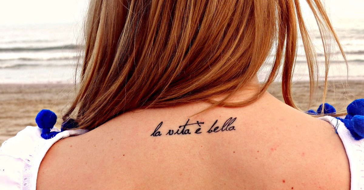tatuaje frase la vita - tatuajes con significados de familia