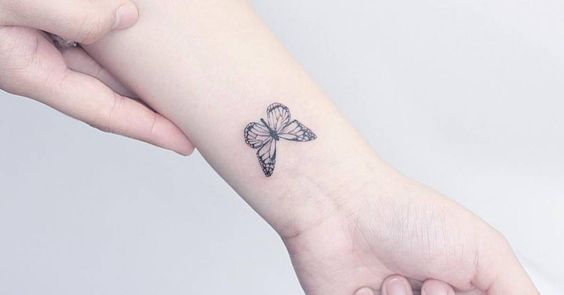 tatuajes con mariposas muñeca pequeño 4 - tatuajes de mariposas