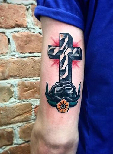 tatuajes en el brazo 5 - cruces