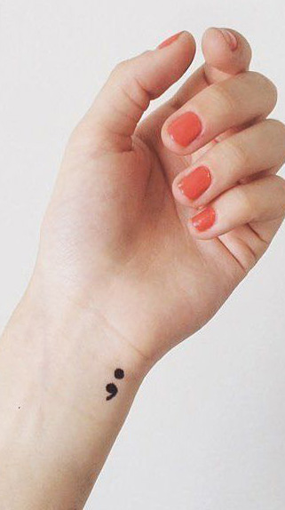 tatuajes punto coma significado 10 - Tatuaje de Punto y Coma