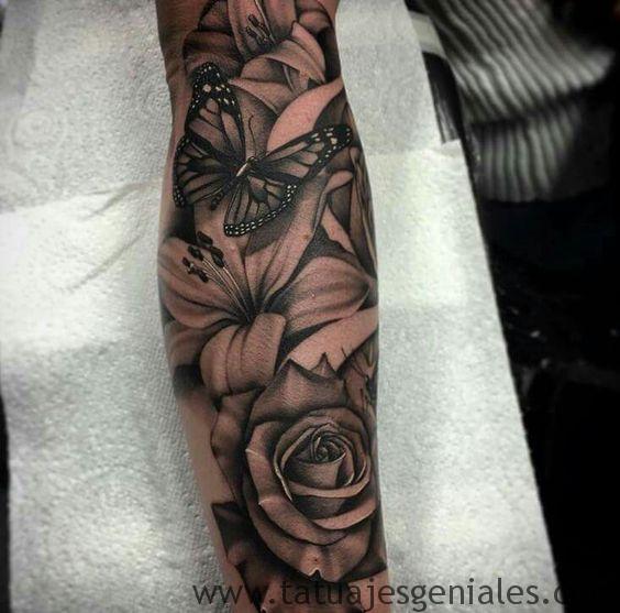 tattoo de rosas y mariposas