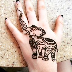 de elefantes en la mano 3 - tatuajes de elefantes