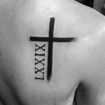 +40 Ideas de Tipografías y Letras para Tatuajes (Decoraciones) - Tatuajes Geniales de letras en la espalda 2 256x255 -