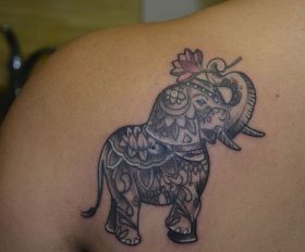 elefantes mandala 3 - tatuajes de elefantes