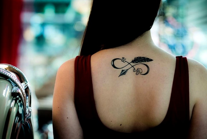 infinito con plumas 4 - Catrinas en Tatuajes