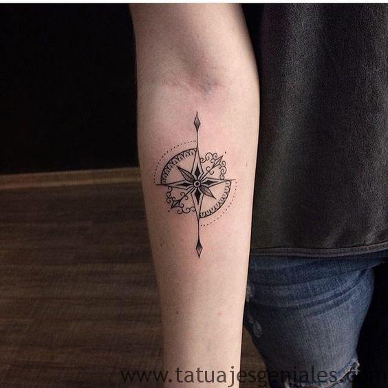 tattoo estrella nautica brazo 5 -