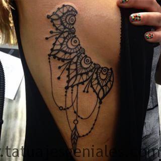 tatuajes costillas mujeres 10 -