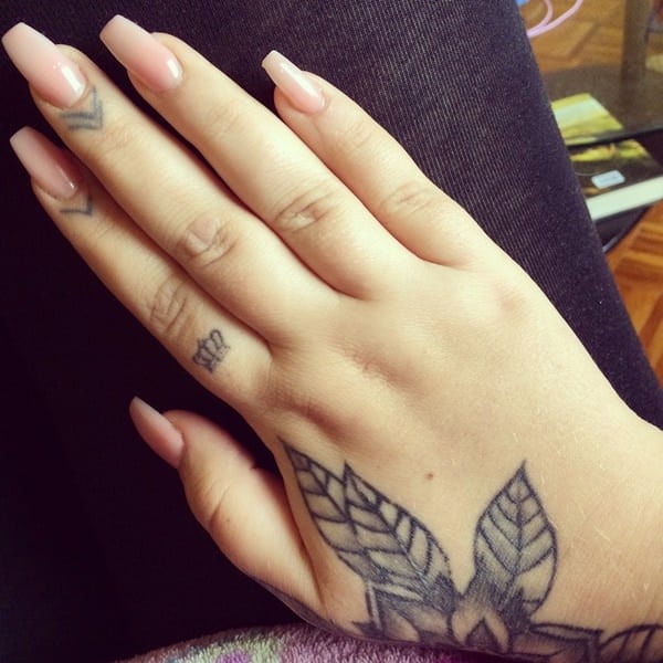 tatuajes de flores en la mano 3 -