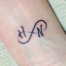 tatuajes de infinito con iniciales 5 - tatuajes de infinito