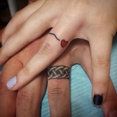 tatuajes de parejas con anillos 3 -