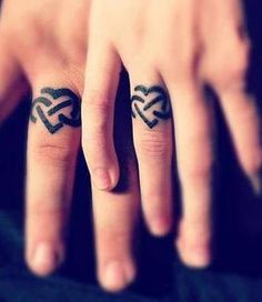 tatuajes de parejas con anillos 4 -