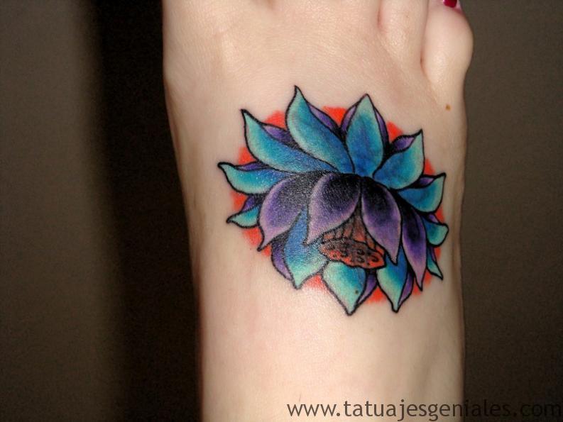 tatuajes flor loto mujeres 12 - Tatuajes de Flor de Loto