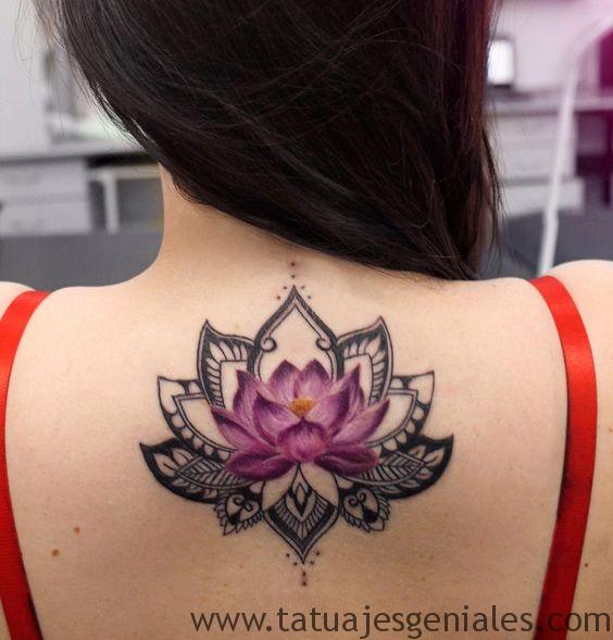 Tatuajes Flor de loto en Mujeres