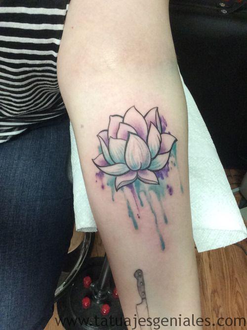 Tatuajes Flor de loto en Mujeres