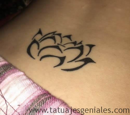 tatuajes de tribal de flor de loto