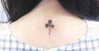 52 Ideas de Tatuajes de Trébol muy Originales (Mujeres/Hombres) - Tatuajes Geniales espalda 8 1 -