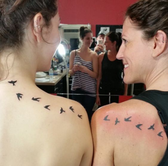 madre e hijas - Tatuajes de sol y luna