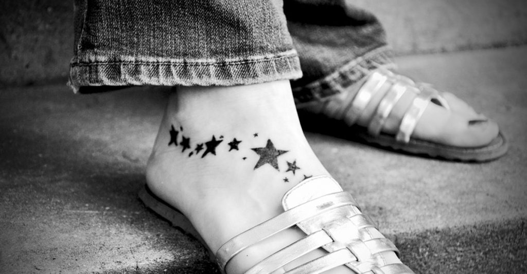 portada tattoo estrella 1 - Tatuajes para Mujeres en las Piernas