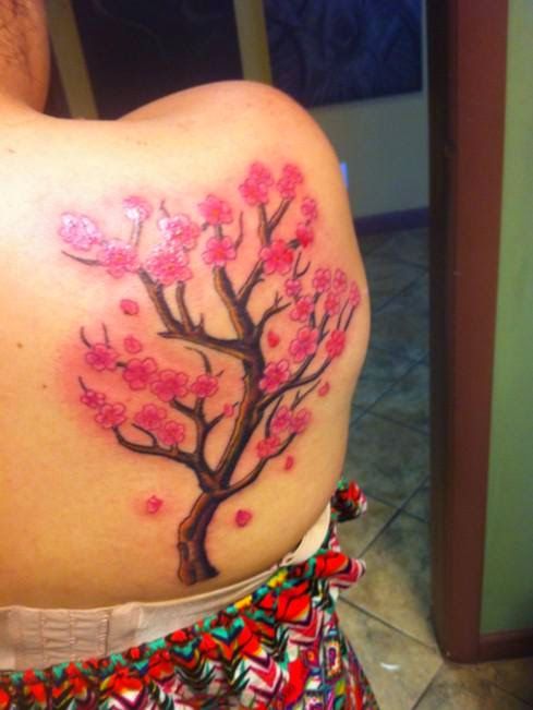 cerezo espalda 4 - tatuajes de flor de cerezo