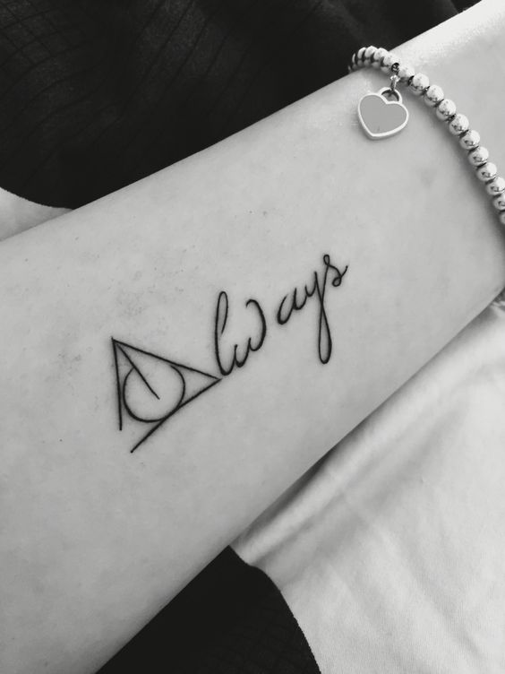 40 Originales Tatuajes de Harry Potter que todo fan quiere tener - Tatuajes Geniales harry potter con frases 1 - Tatuajes de Harry Potter