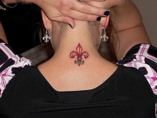 mujeres 2 - Tatuajes de flores de lis
